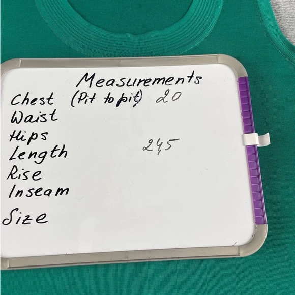 Exclusively Misook classic green knit tank top with slits on sides size M - Picture 4 of 5